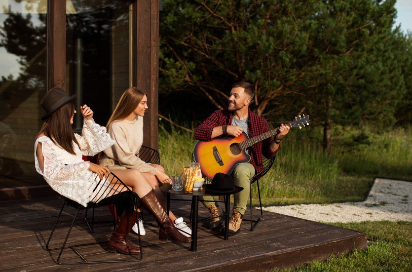 Арендуя коттеджи Домик58, вы можете воспользоваться дополнительными услугами: мангалом, беседкой, лодкой.